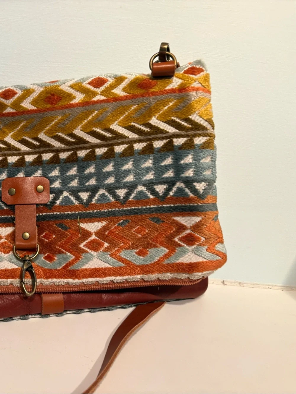 Atenti Tapestry & leather crossbody bag purse